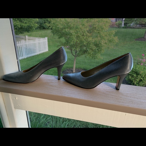 Salvatore Ferragamo Pewter Gray metallic pumps - Picture 6 of 7